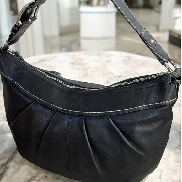 Coach SoHo Elegant Black Leather Shoulder 11x17x4 - Picture 1 of 6